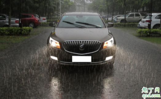 車子雙閃什么時候用 霧天開車可以開雙閃嗎3