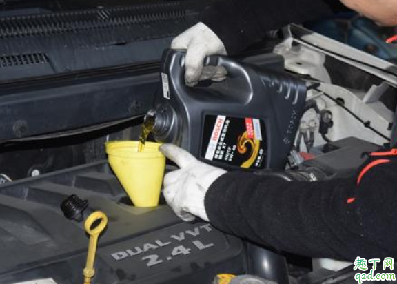汽車機(jī)油在下刻線能跑嗎 汽車機(jī)油少了影響開車嗎4