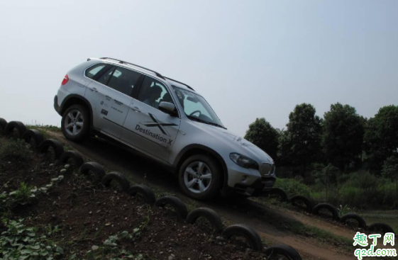 手動(dòng)擋車(chē)可以用手剎代替腳剎嗎 手動(dòng)擋坡道起步用手剎嗎3