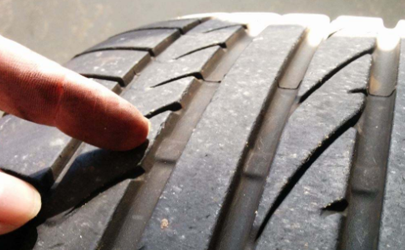 汽車(chē)輪胎有點(diǎn)損傷需要更換嘛 車(chē)胎有一點(diǎn)點(diǎn)裂紋需要換嗎