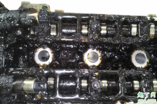 汽車機(jī)油成泥狀怎么回事 發(fā)動(dòng)機(jī)油泥如何處理1