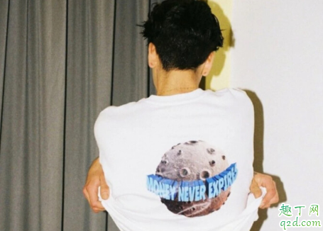 為什么男生接吻喜歡咬耳朵 男朋友咬耳朵要怎么回應(yīng)3