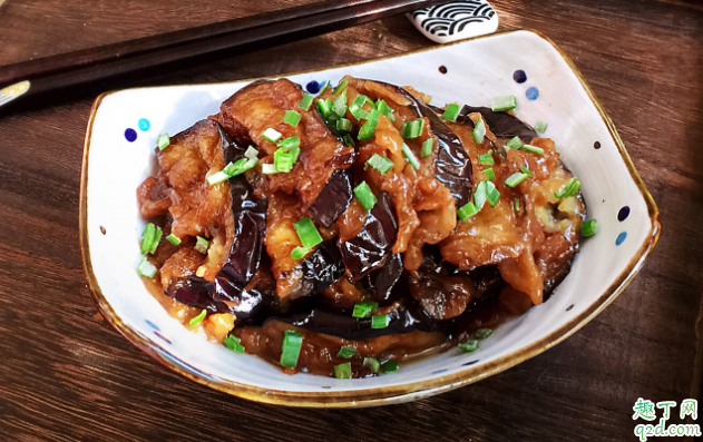 紅燒茄子用豆瓣醬還是番茄醬 紅燒茄子用什么醬燒好吃1