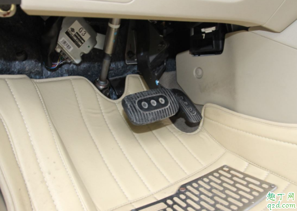 自動(dòng)檔松油門車子頓挫正常嗎 手動(dòng)擋車松油門頓挫是什么原因1
