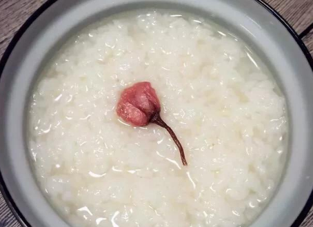 米酒發(fā)酵好需要加水嗎 米酒發(fā)酵了還能喝嗎2