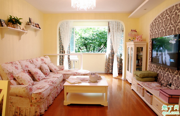 在墻紙上在貼一層墻紙可以嗎 貼墻布要把之前的墻紙撕下來嗎2