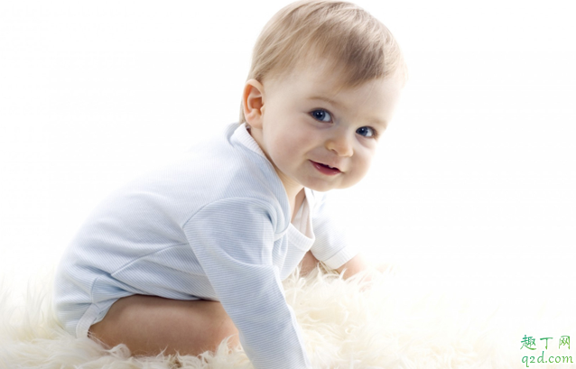 寶寶穿連體衣好換尿不濕嗎 只有全天用尿不濕的寶寶才能穿連體衣嗎1