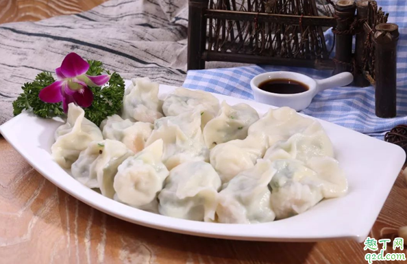 胡蘿卜包餃子要不要煮一下 胡蘿卜包餃子要過水嗎1