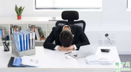 辭職扣一個(gè)月工資怎么辦 辭職扣一個(gè)月工資合法嗎1