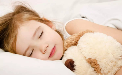 40多天的寶寶睡覺動(dòng)來動(dòng)去是缺鈣嗎 寶寶睡覺手舞足蹈正常嗎