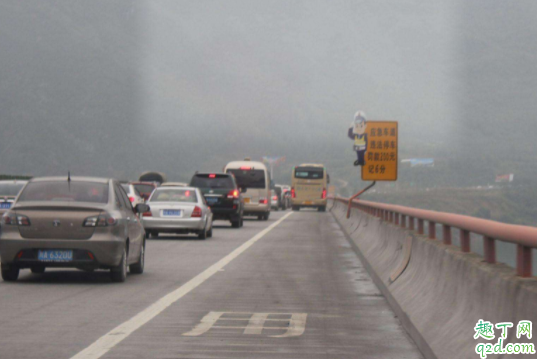 高速應(yīng)急車道可以換人開車嗎 應(yīng)急車道怎么才能停4