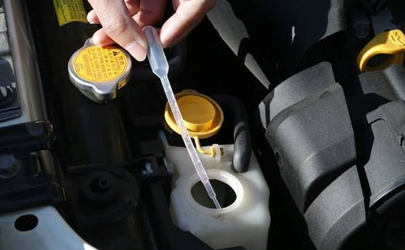 防凍液可以加水用嗎 汽車(chē)防凍液怎么加才好