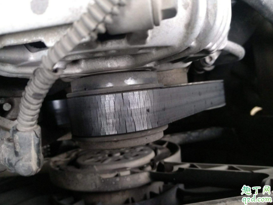 汽車發(fā)動(dòng)機(jī)皮帶什么時(shí)候更換 小車發(fā)動(dòng)機(jī)的皮帶斷了還能行駛嗎1