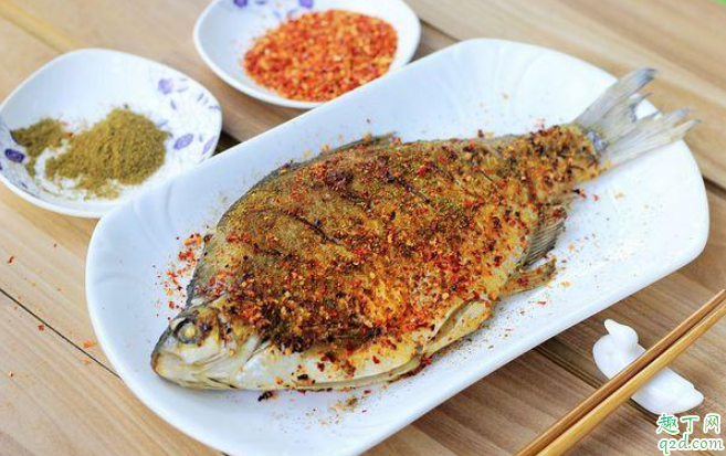 煎魚不掉皮不粘鍋的方法 煎魚有什么技巧2