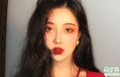 女老板為什么喜歡男員工 女老板對(duì)你有好感的表現(xiàn)3