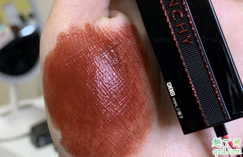 紀(jì)梵希2019圣誕限定28什么色 紀(jì)梵希28號口紅試色2