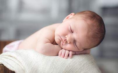 寶寶剛出生多久會睜眼 為什么寶寶一生下來就能睜開眼