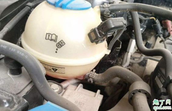 防凍液可以加水用嗎 汽車(chē)防凍液怎么加才好2