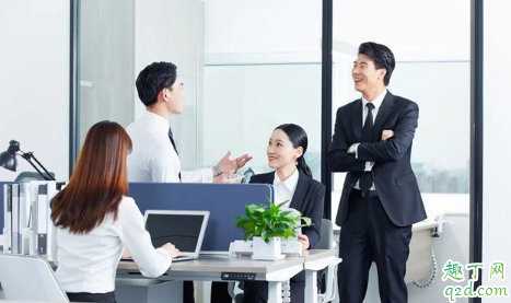 怎么判斷領(lǐng)導(dǎo)是打壓還是考驗 領(lǐng)導(dǎo)對下屬有好感會怎樣表現(xiàn)3