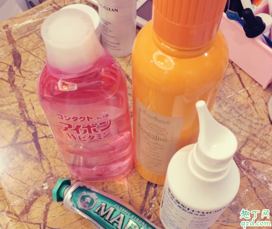 隱形眼鏡摘不下來可以用洗眼液嗎 隱形眼鏡可以用洗眼液浸泡嗎1