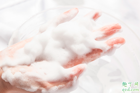 rnw洗面奶和elta md哪個好用 rnw和elta洗面奶區(qū)別對比評測4