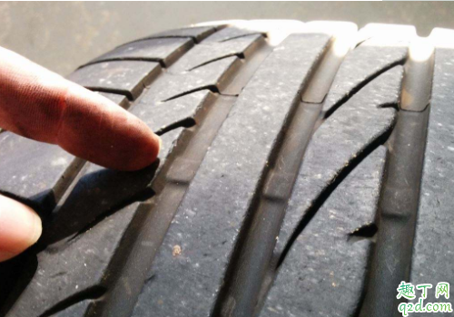 汽車輪胎有點(diǎn)損傷需要更換嘛 車胎有一點(diǎn)點(diǎn)裂紋需要換嗎1