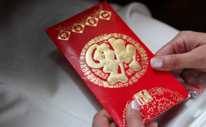 不熟的同事結(jié)婚不給紅包好嗎 公司不熟的同事結(jié)婚隨禮多少錢(qián)