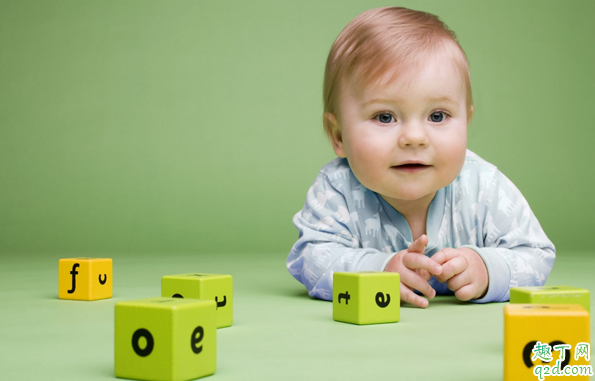 三個(gè)月以上的寶寶玩什么玩具好 寶寶三個(gè)月了適合玩哪些玩具1