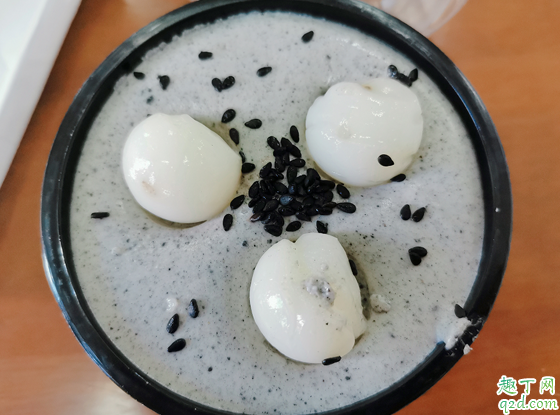 羅森白玉黑芝麻慕斯蛋糕多少錢一個(gè) 羅森白玉黑芝麻慕斯蛋糕好吃嗎3