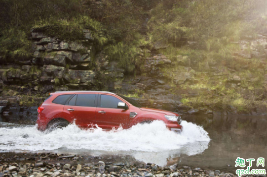 積水路面開(kāi)車怎么通過(guò)安全 汽車涉水行駛后需要檢查哪2