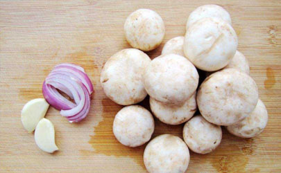 白菜能和口蘑一起做湯嗎 口蘑跟什么搭配好吃