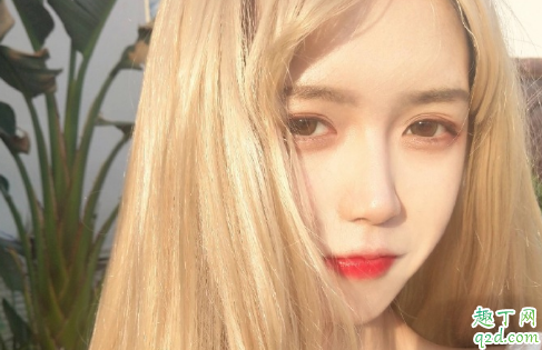 聊天時(shí)女生給男生發(fā)自拍代表什么 女生給男生發(fā)自拍是喜歡嗎2