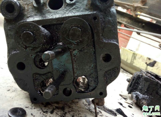 柴油機(jī)冒機(jī)油怎么回事 柴油機(jī)機(jī)油變白是什么原因1