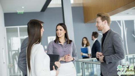 領(lǐng)導(dǎo)沒(méi)下班自己可以走嗎 下班后該不該接工作電話1