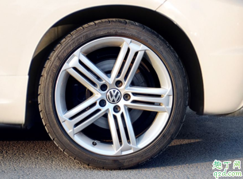 汽車(chē)輪胎花紋可以不一樣嗎 車(chē)檢輪胎花紋不一致可以通過(guò)嗎3