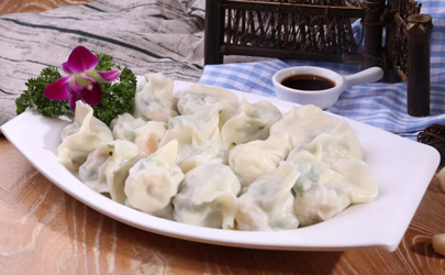 胡蘿卜包餃子要不要煮一下 胡蘿卜包餃子要過(guò)水嗎