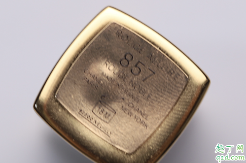 香奈兒857什么顏色 香奈兒2019圣誕黑金857口紅試色8