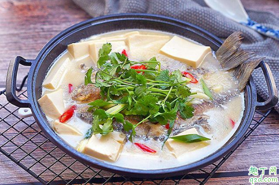 奶白鯽魚湯用大火還是小火 鯽魚湯用什么火候燉才白1
