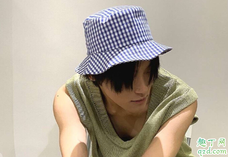 為什么男生接吻喜歡咬耳朵 男朋友咬耳朵要怎么回應(yīng)1