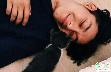 會被男生議論的是哪種女生 男生經(jīng)常議論一個女生是喜歡嗎2