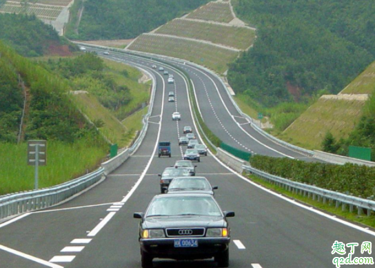 如果剎車失靈可以拉手剎嗎 高速行駛時(shí)拉手剎能制動(dòng)嗎1