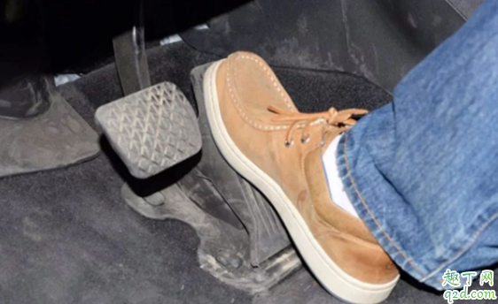 手動(dòng)擋車(chē)可以用手剎代替腳剎嗎 手動(dòng)擋坡道起步用手剎嗎2