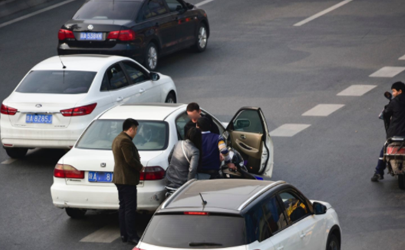 車漆剮蹭可以走保險嗎 汽車發(fā)生小事故要不要報保險