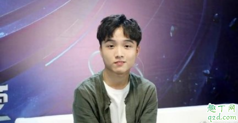 小龍堡加入rng真的假的 小龍堡去RNG是打野位嗎1