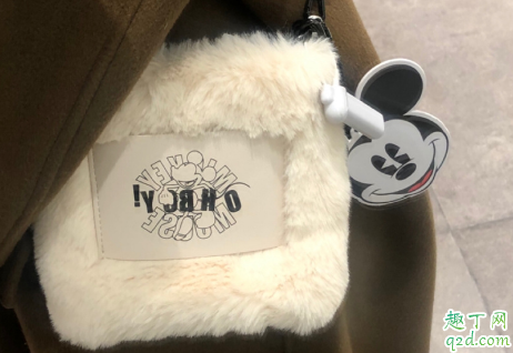UR迪士尼聯(lián)名毛毛包在哪買 UR迪士尼2019秋冬毛毛包多少錢1