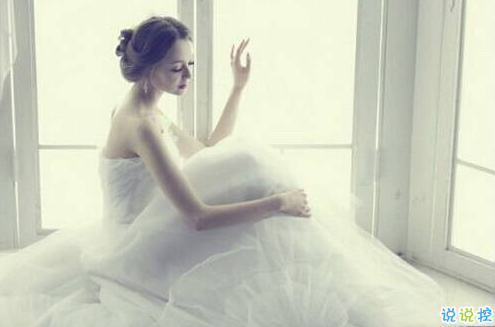 傷感說說配圖黑白心情短語 再大大咧咧的人也會(huì)覺得難過9