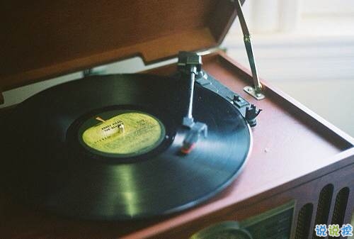 關(guān)于思念一個(gè)人的圖片說(shuō)說(shuō) 他藏在風(fēng)里藏在雨里藏在剛剛劃過(guò)的閃電和雷鳴里3