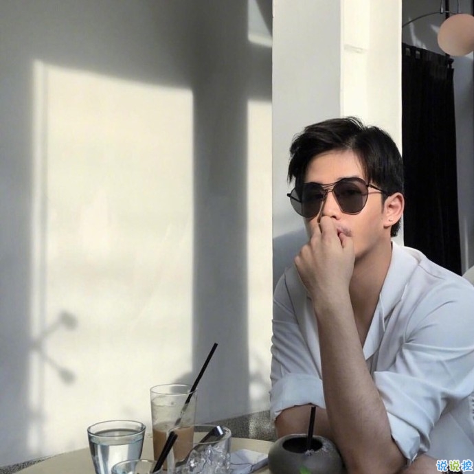 文字控說說短句圖片精選：還是很想跑很遠(yuǎn)的路，去看一個(gè)很愛的人10