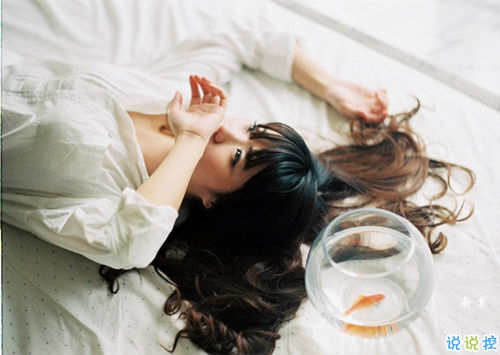 心碎到不敢流淚的傷感說(shuō)說(shuō)帶圖片 特別難過(guò)想哭的傷感說(shuō)說(shuō)201810