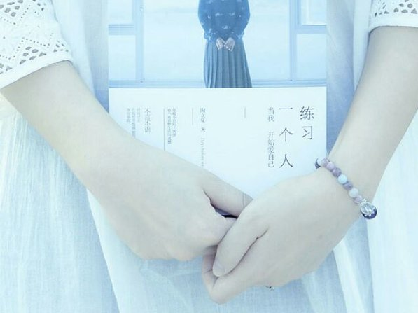 關(guān)于愛情和喜歡一個(gè)人的心事的經(jīng)典圖片說(shuō)說(shuō)11